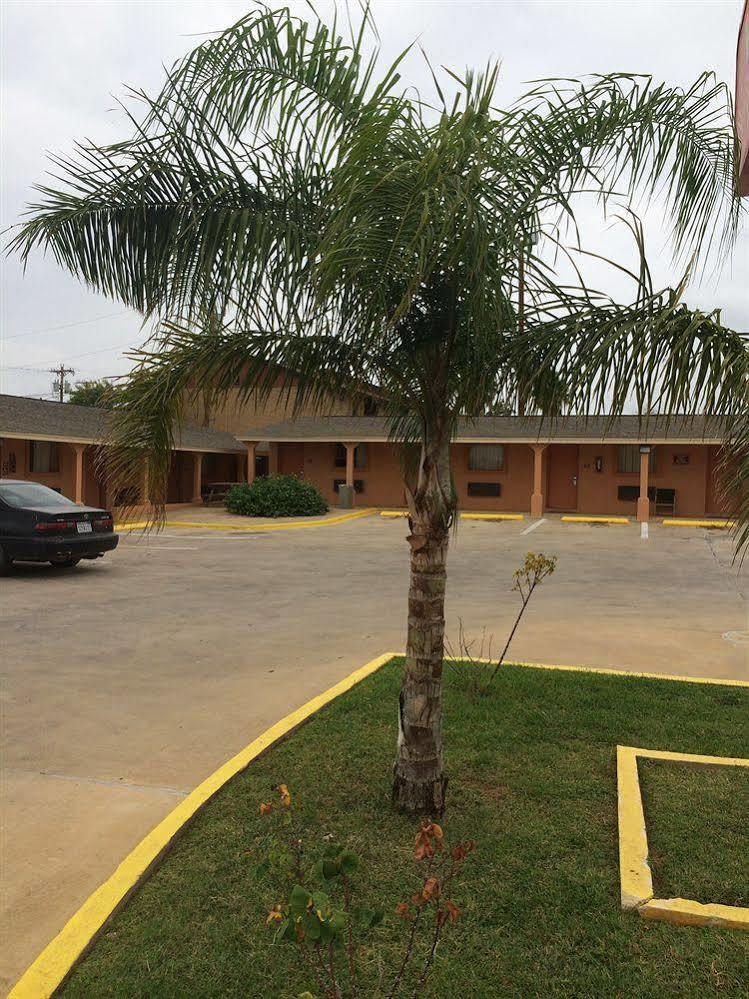 Village Inn Cotulla Ngoại thất bức ảnh