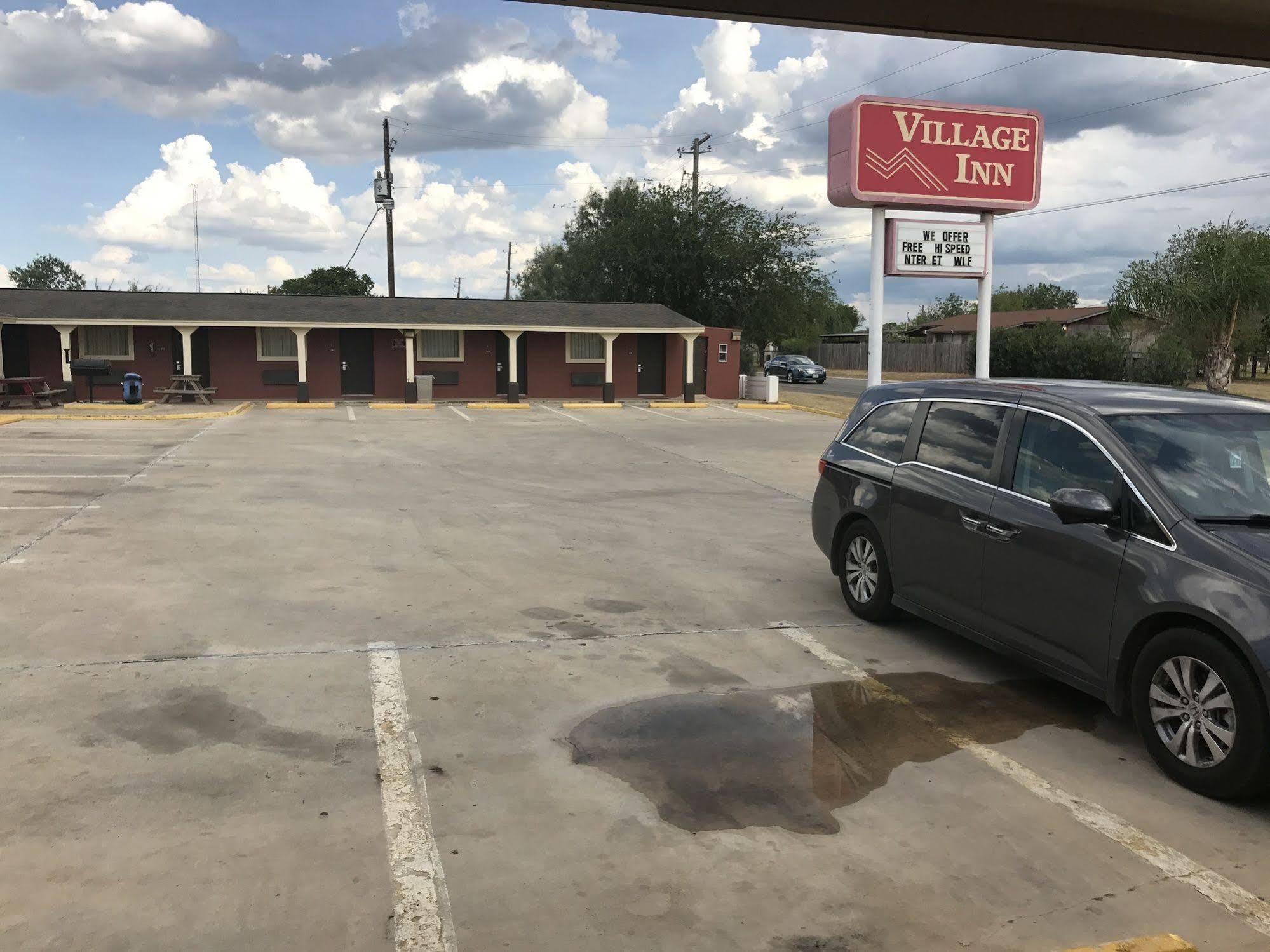 Village Inn Cotulla Ngoại thất bức ảnh