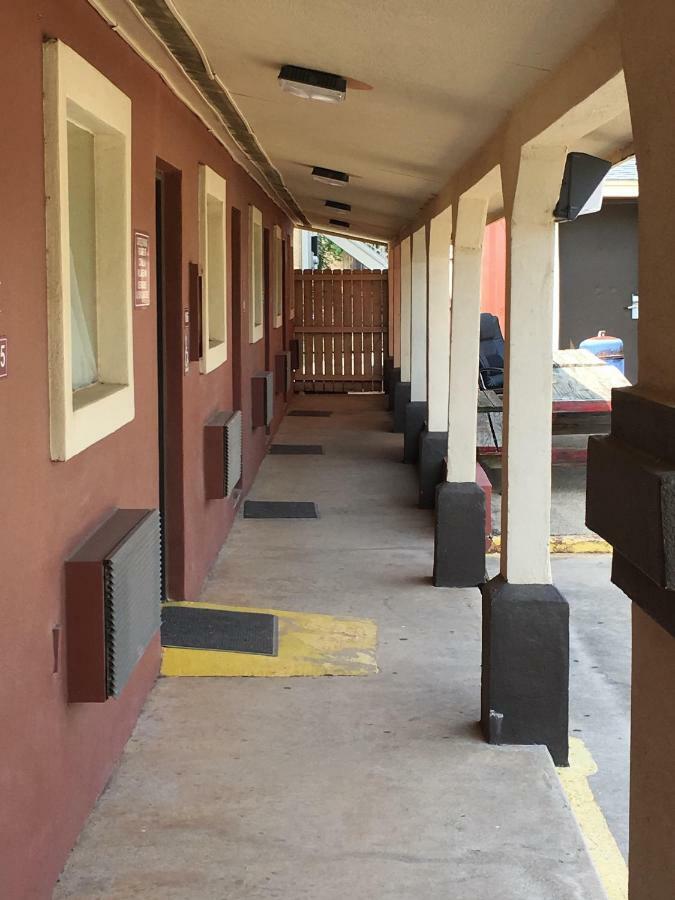 Village Inn Cotulla Ngoại thất bức ảnh